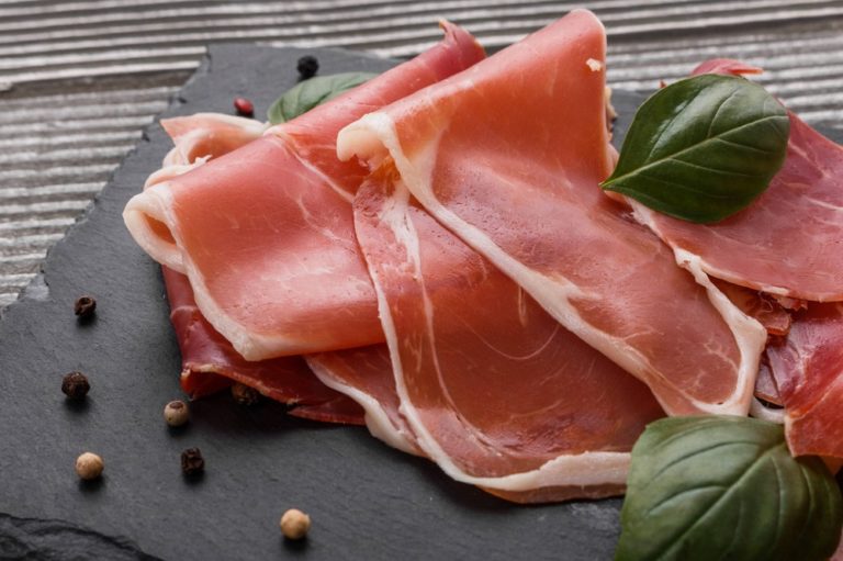 Quelle est la durée de conservation du jambon cru ? Expirata.fr