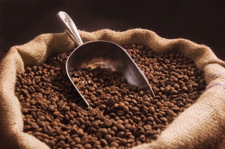 Quelle est la durée de conservation des grains de café (café en grains) ? Expirata.fr